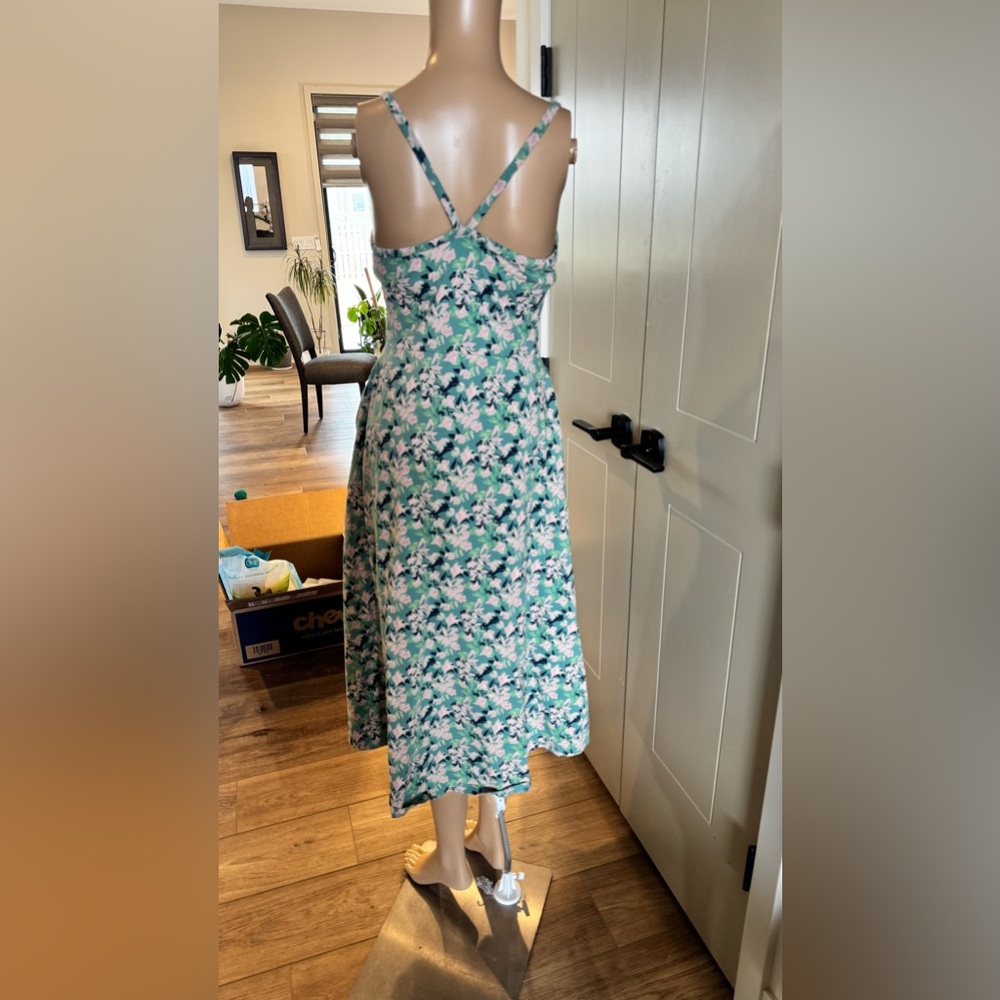 PACT gorgeous dress with pockets! Medium - Picture 2 of 4